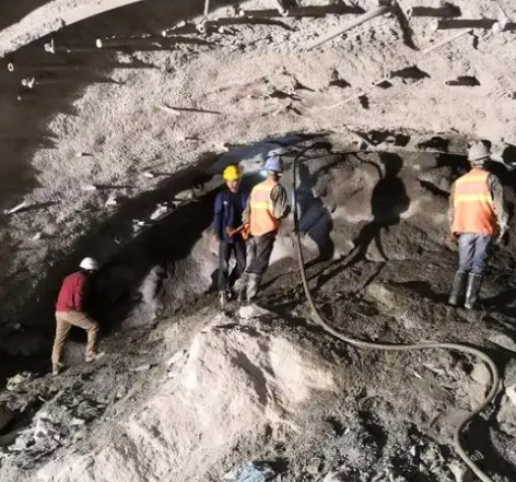 磴口拱顶带模注浆料的施工流程及注意事项